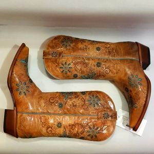 SOLD! on Mercari -NWT Shyanne Leather Cowboy Boots